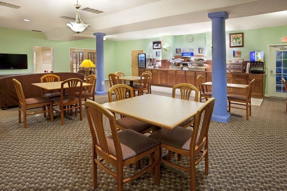 Holiday Inn Express Hotel & Suites Elgin By Ihg Exteriör bild