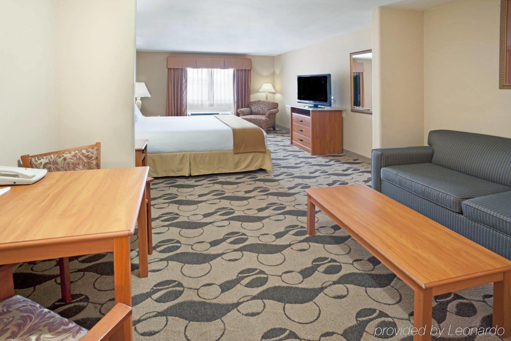 Holiday Inn Express Hotel & Suites Elgin By Ihg Rum bild