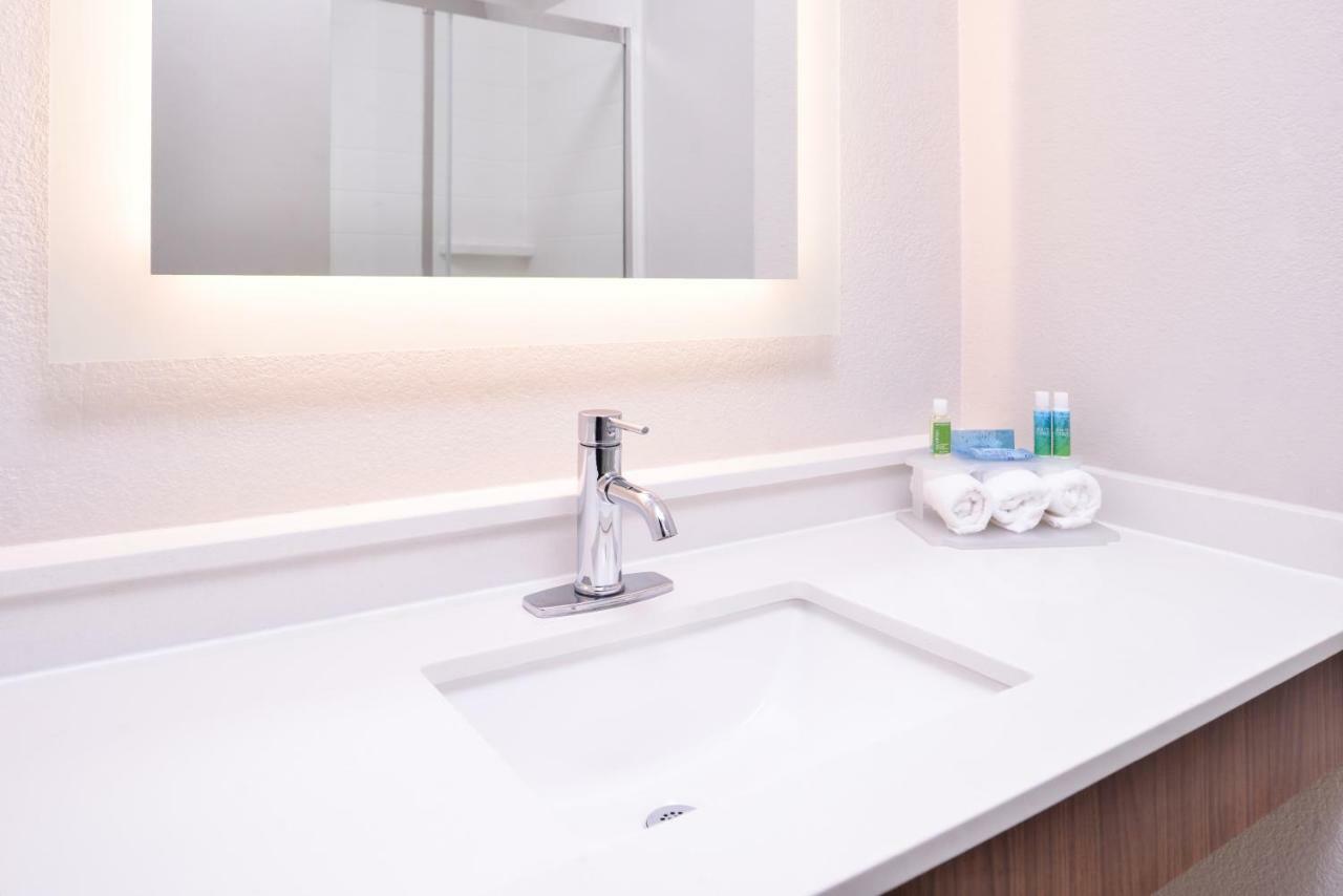 Holiday Inn Express Hotel & Suites Elgin By Ihg Exteriör bild
